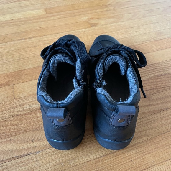 Planet Black Leather Sneaker. Size 8. - Picture 4 of 9
